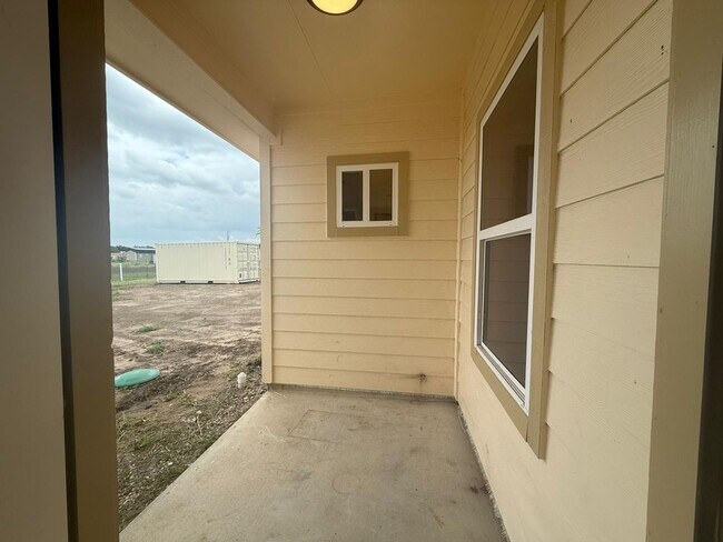 Building Photo - 1075 County Rd 678 E Natalia, TX 78059