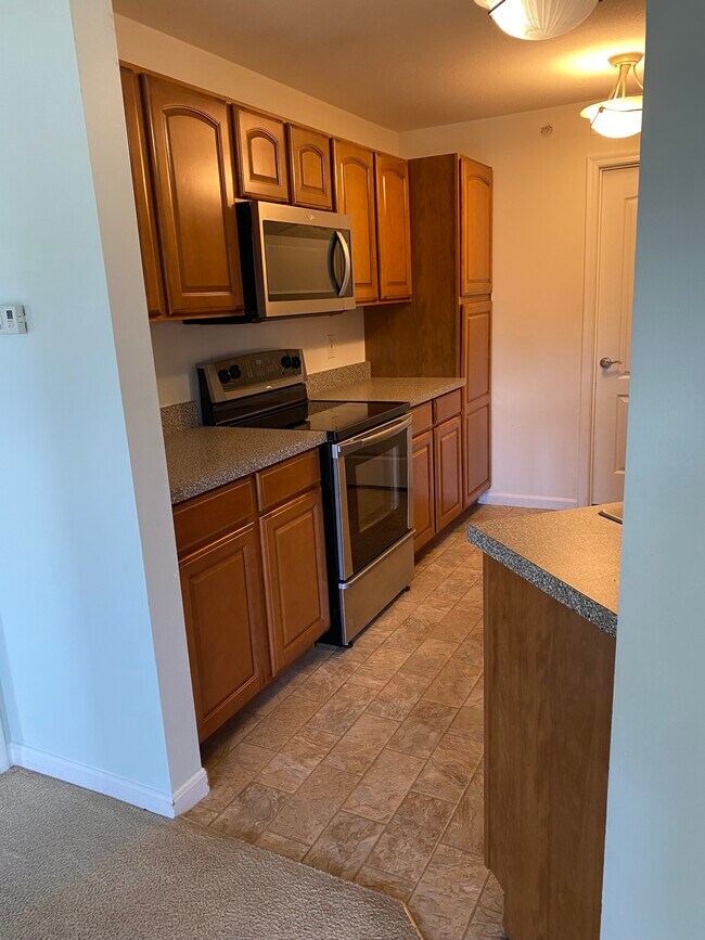 Building Photo - 313 Riverscape Ct