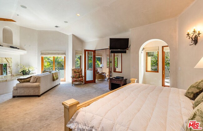 Building Photo - 6405 Bonsall Dr