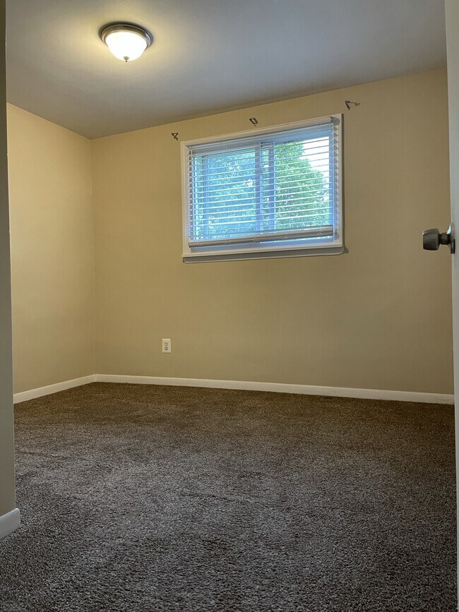 Building Photo - 6904 Norborne Ave