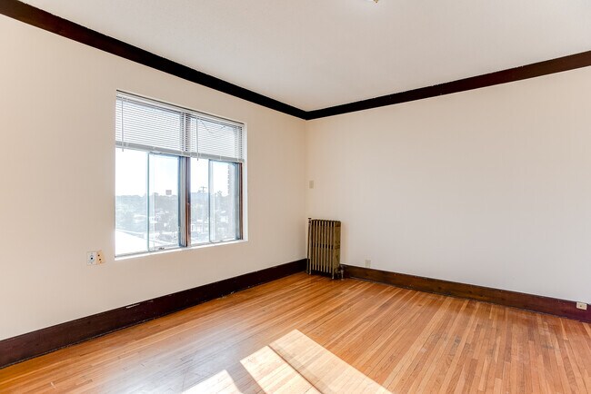 Building Photo - Lakesbury Apartments