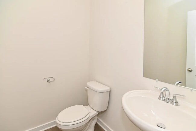 Building Photo - 1318 Bluffton Cir