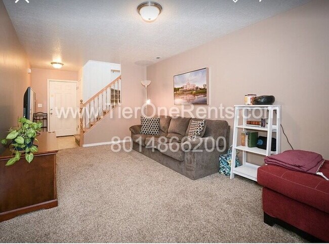 Building Photo - Move-in special: $500 off First months rent