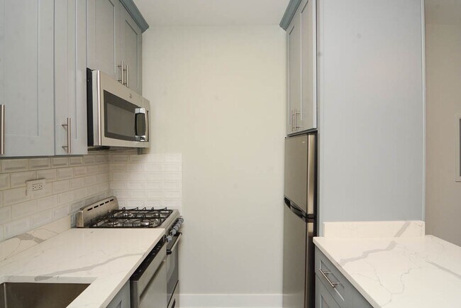Building Photo - 508 W Belmont Ave