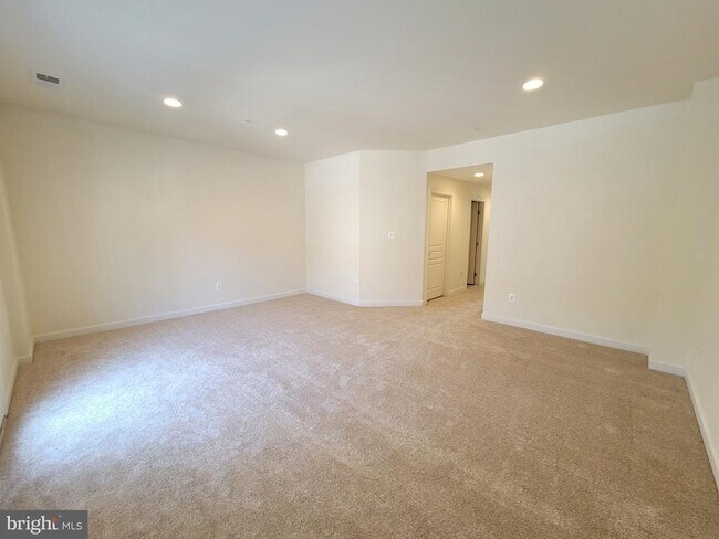 Building Photo - 4066 Finsbury Lane