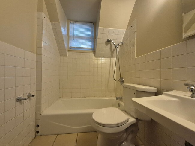 Building Photo - 763 Tuscarora Ave W