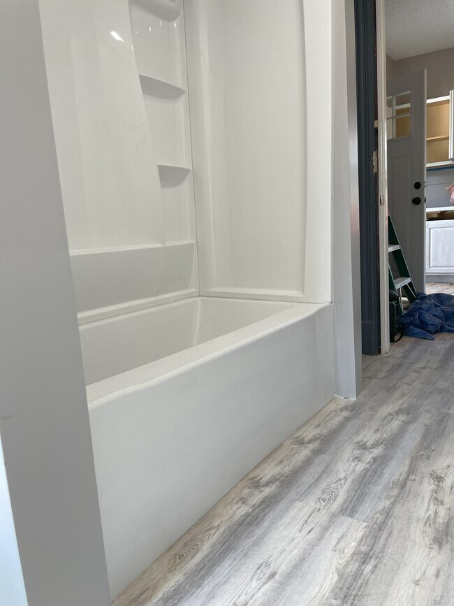 Building Photo - 407 E Center St