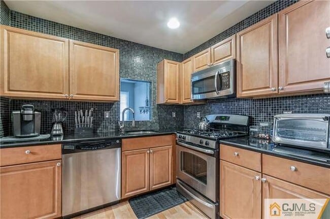 Building Photo - 115 Chariot Ct