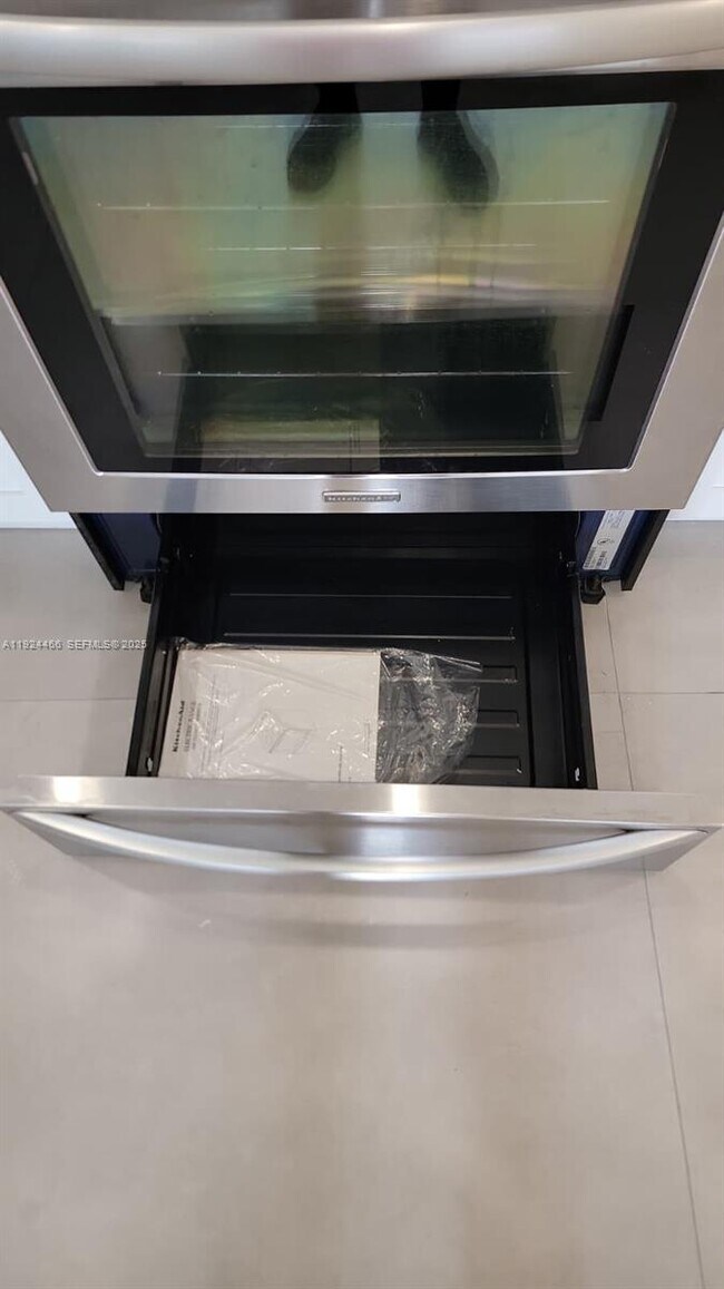 Building Photo - 2820 SW 13th St