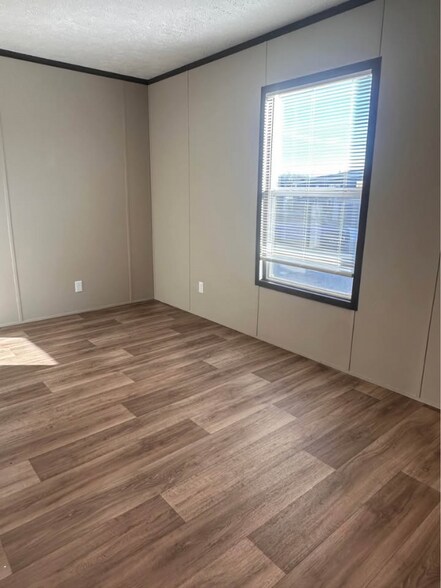 Building Photo - 3200 S Highland Park Dr