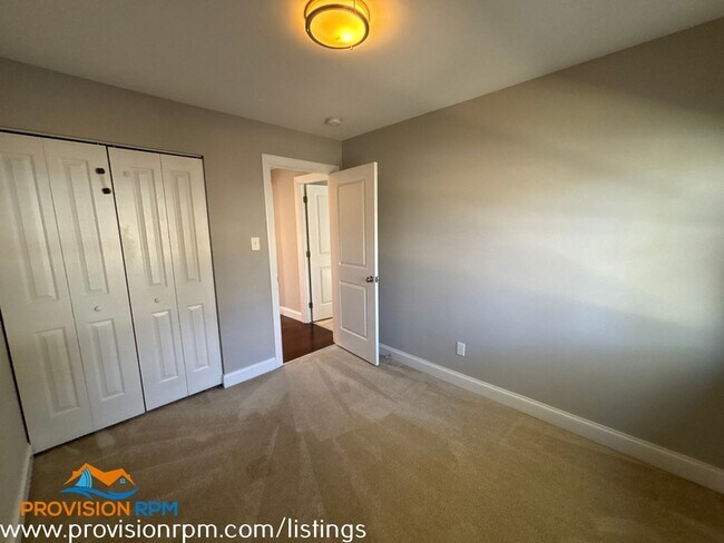 Building Photo - 625 Edwards Rd