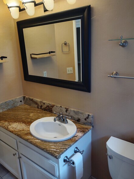 Building Photo - 463 Sea Horse Dr