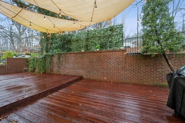 Side Furnished Apt.Unit 2b Deck - 96 Western Ave