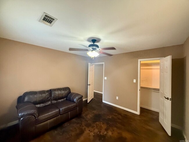 Building Photo - 8900 Eskabar Dr