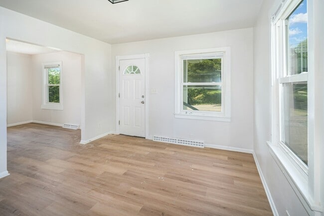 Building Photo - 3728 Standish Ave