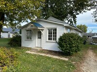 Building Photo - N1122 Rosewood Dr