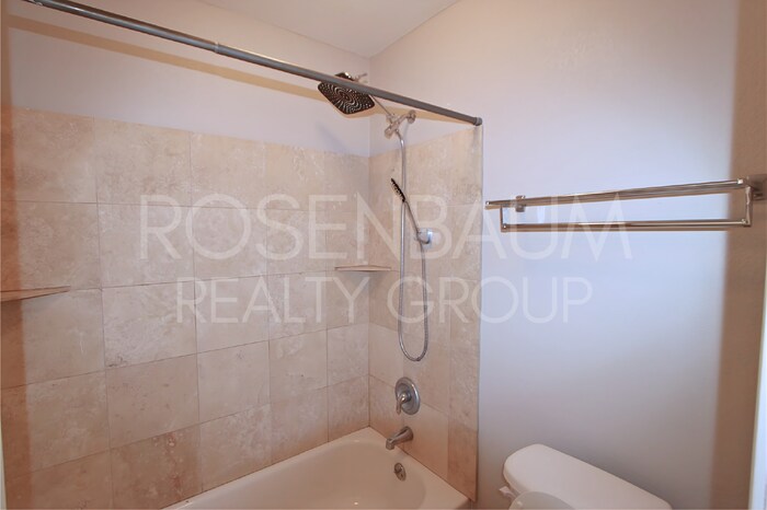 Building Photo - 410 E 9th Ave