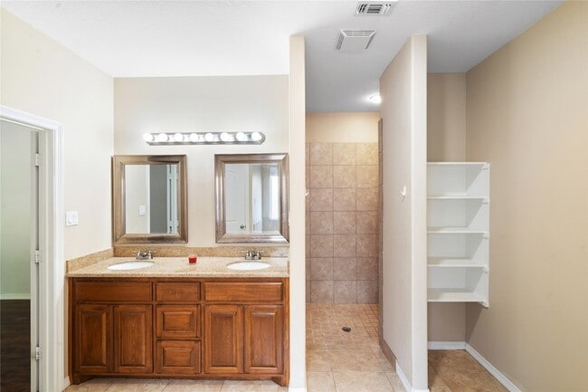 Building Photo - 111 Harbour Town Cir