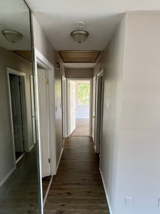 Building Photo - New Floors and Paint!!