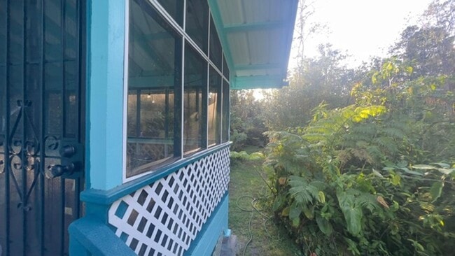 Building Photo - 2BR/1BA Furnished Home – Available June 1 – Screened Lanai, Fiber Internet, W/D