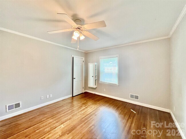 Building Photo - 6840 Newhall Rd