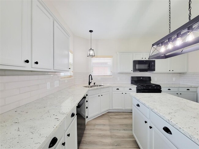 Building Photo - 21539 Kings Bend Dr