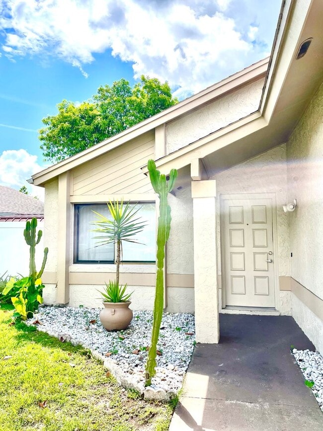 Building Photo - Mid-Century Charmer ONLY $1995/ Month - 2B...