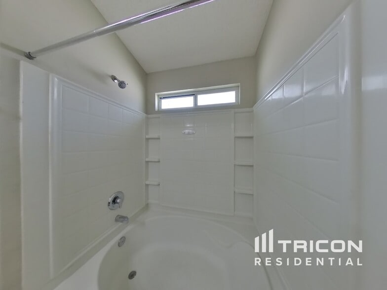 Building Photo - 892 Bonaparte Landing Ct