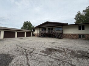 Building Photo - 405 S 19th Ave
