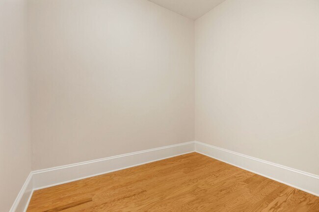 Building Photo - Luxurious 2BR Condo with Fantastic Upgrades!  Pet friendly!