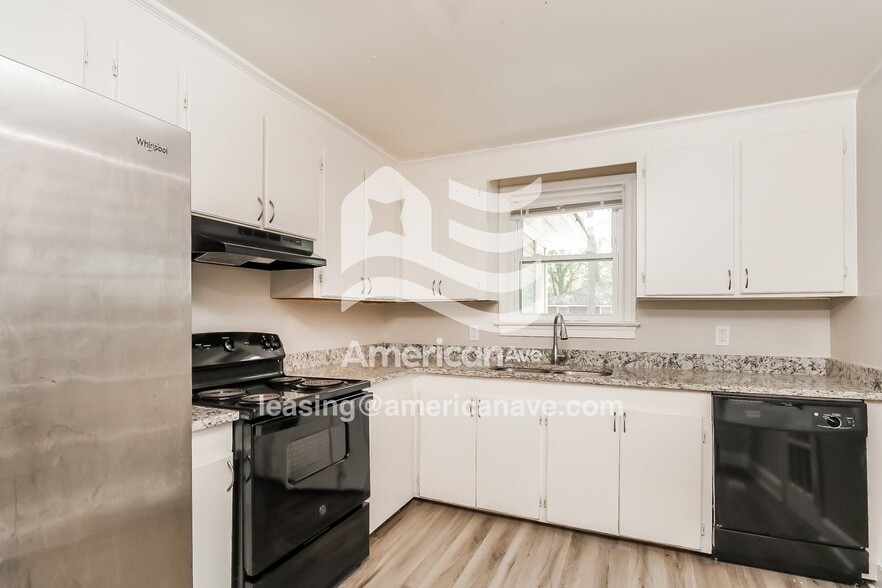 Building Photo - 1490 Cameron St