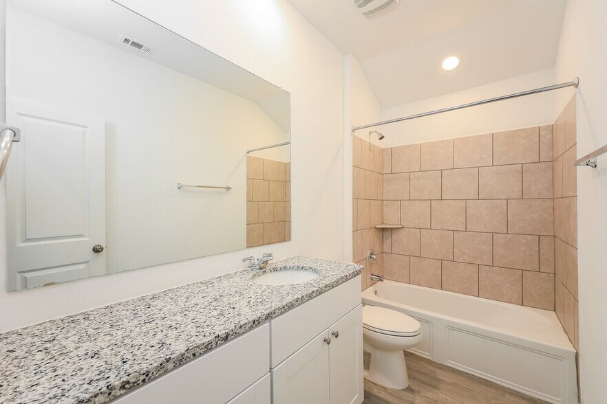 Building Photo - 15056 Nettleton Ml