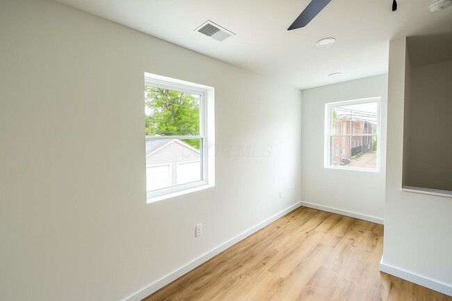 Building Photo - 1460 Hamlet St