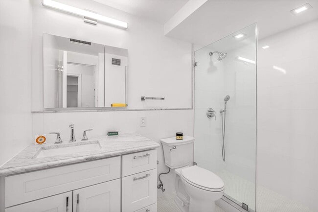 Building Photo - 27 E 65th St