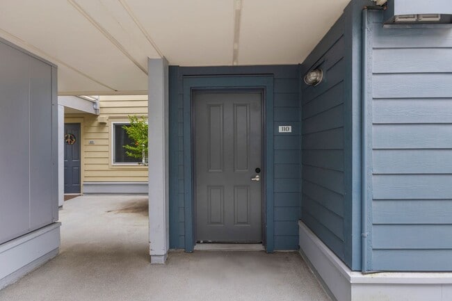 Building Photo - 2 Bedroom Condo in Overlook at Juanita Bay