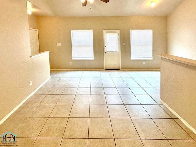 Building Photo - Charming Duplex for Rent: Your Ideal Home Awaits!