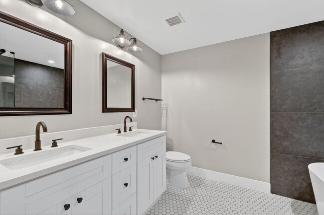 Building Photo - Available Now! Two Bed // Two Bath in Eckington!