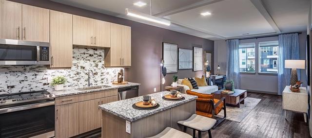 Building Photo - 880 Lake Carolyn Pkwy