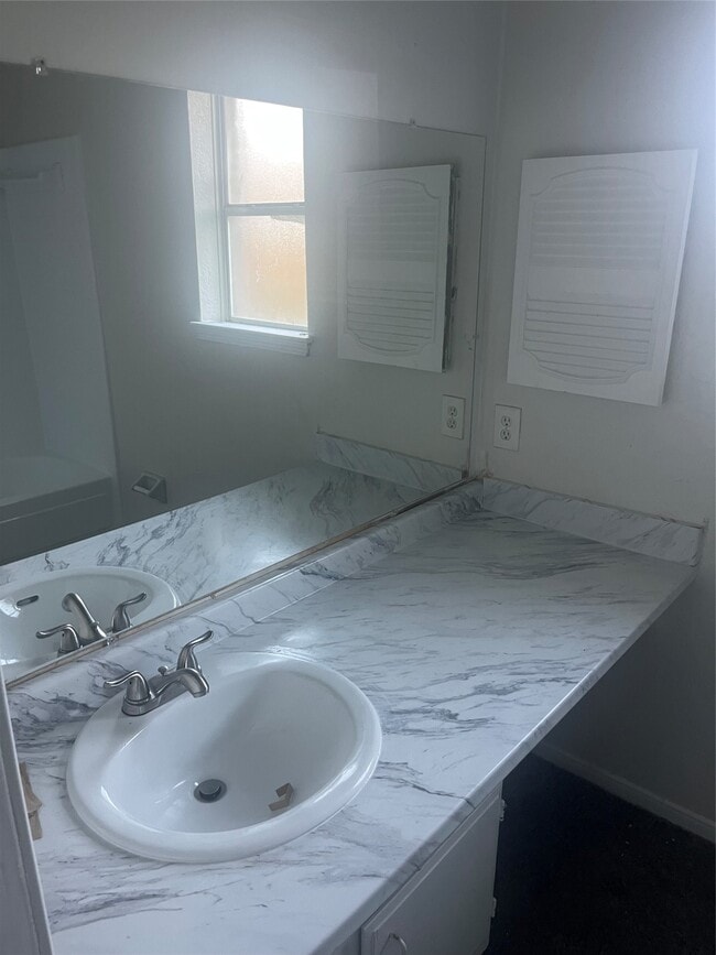 Building Photo - 7015 Maple Fox Dr