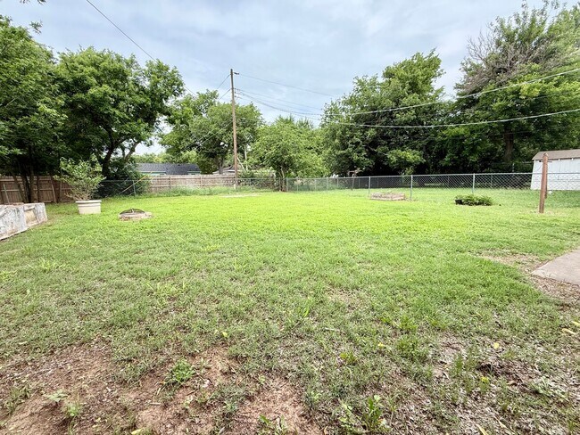 Building Photo - Cute Remodel