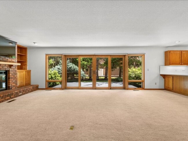 Building Photo - Stunning Custom Home 4 Bedroom in the Gate...