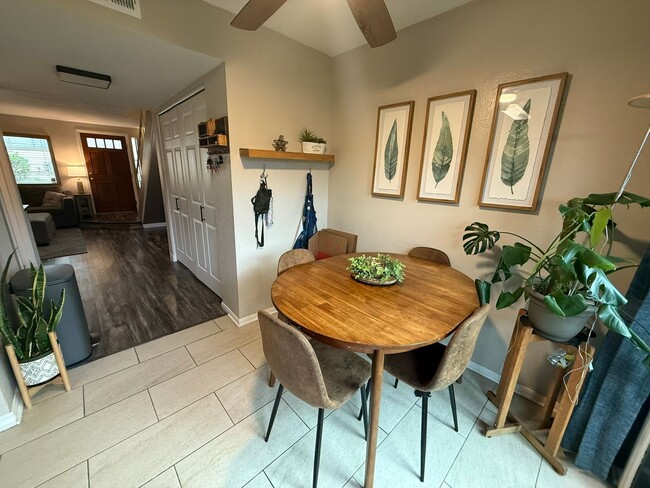 Building Photo - 2BR/1.5BA Condo in ALPINE available w/ 2 assigned parking spots!