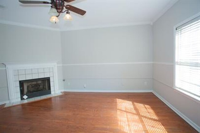 Building Photo - Beautiful 3-Bedroom Home in Cordova-Modern...