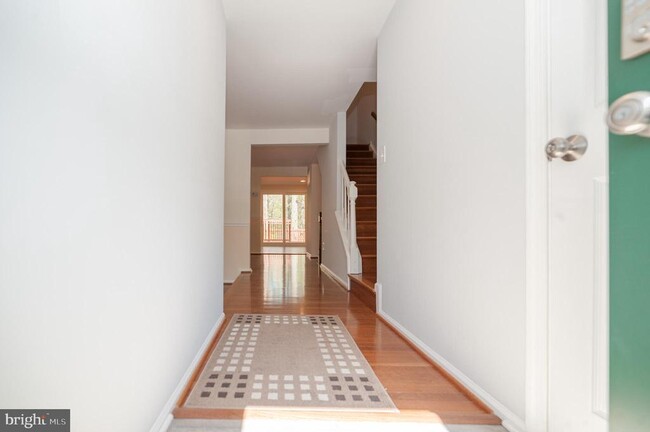 Building Photo - 5725 Walnut Wood Ln