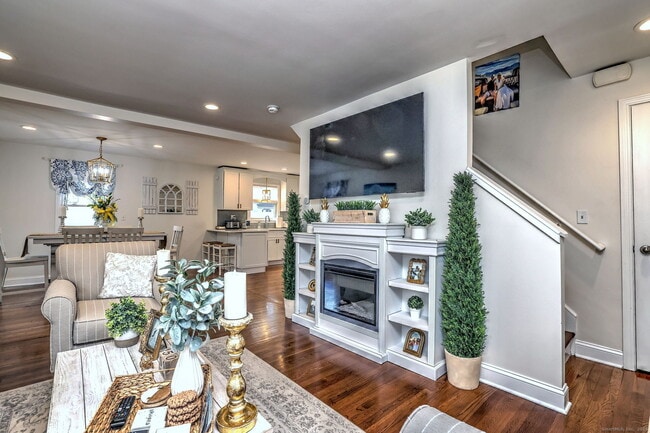 Building Photo - 40 Hazelwood Ave