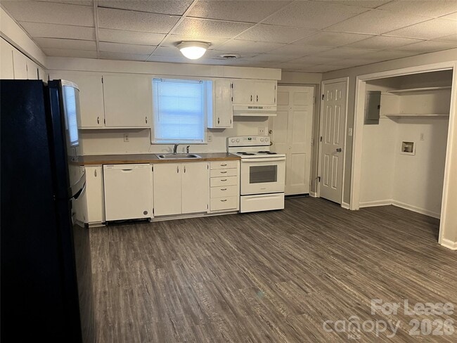 Building Photo - 451 Montgomery Ave