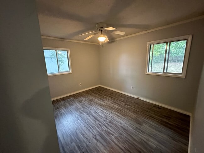Building Photo - 920 Timberline Dr