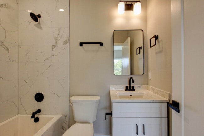 Building Photo - 238 3rd St