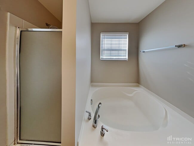 Building Photo - 2644 Jordan Ridge Dr