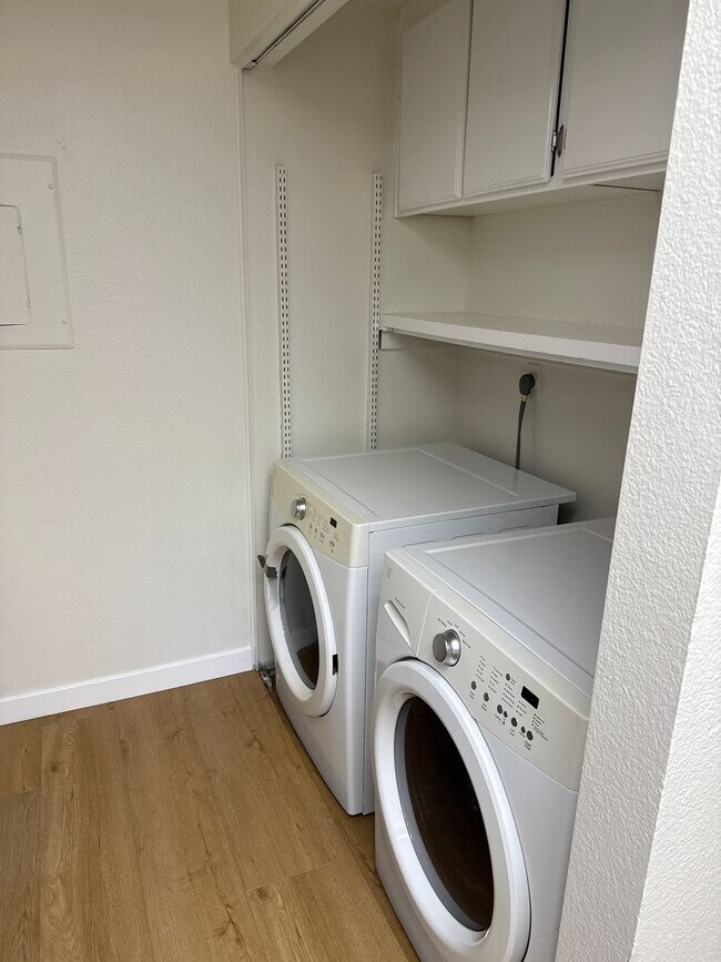Building Photo - 532.5 Via De La Valle